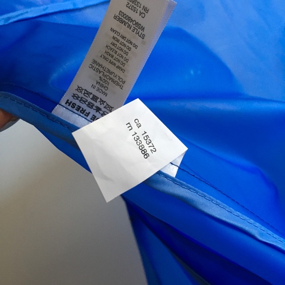 Joe Fresh Rain Jacket - Picture 4 of 7